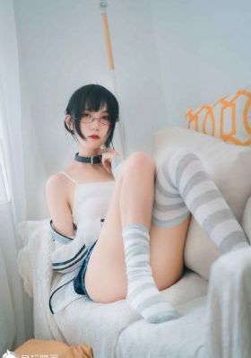 脱下衣服的漂亮姐姐_剧情片高清在线观看